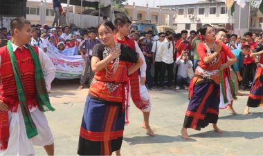 পাহাড়ে উৎসবের আমেজ