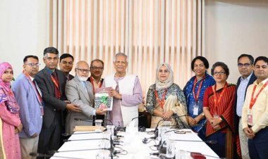 ড. ইউনূসের কাছে প্রতিবেদন দিয়েছে স্থানীয় সরকার সংস্কার কমিশন