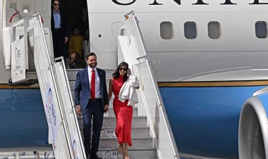 চারদিনের সফরে ভারতে পৌঁছেছেন জেডি ভ্যান্স