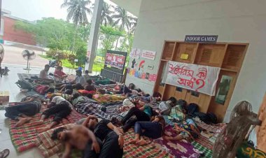 ভিসির পদত্যাগ দাবিতে অনশনে অনড় শিক্ষার্থীরা