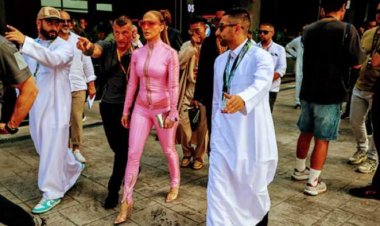 মক্কার অদূরে গায়িকাকে দিয়ে নাচ-গান, ক্ষুব্ধ মুসল্লিরা