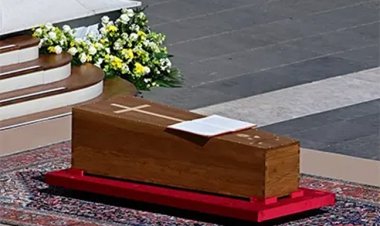 ভারাক্রান্ত হৃদয়ে শেষ বিদায় জানানো হলো পোপ ফ্রান্সিসকে