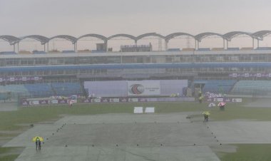 ৩০০ ছুঁল বাংলাদেশ, সঙ্গে সঙ্গে নামল বৃষ্টি