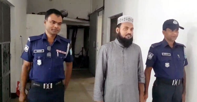 খালেদা জিয়াকে নিয়ে ফেসবুকে কুরুচিপূর্ণ মন্তব্য, ইমাম গ্রেফতার