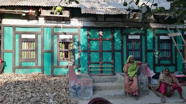 অপবাদ দিয়ে নারীকে মারধর, বসতঘরে তালা ও গরু-ছাগল লুট