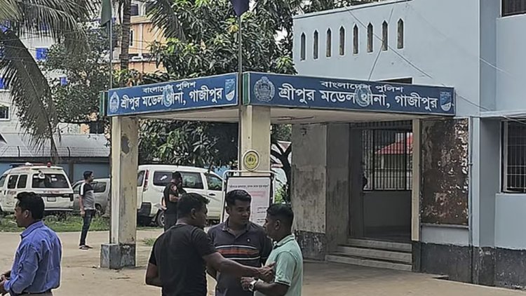 মাদকাসক্ত ছেলেকে কুপিয়ে হত্যার পর থানায় আত্মসমর্পণ