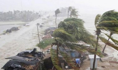 ধেয়ে আসছে ঘূর্ণিঝড়