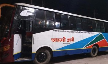 রাজধানীতে দুই বাসের চাপায় আজমেরী গ্লোরী পরিবহনের কন্ডাক্টর নিহত