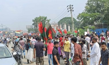 ফুল, ব্যানার, স্লোগানে খালেদা জিয়াকে শুভেচ্ছা নেতাকর্মীদের