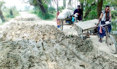 বগুড়ায় ৪ কিলোমিটার কাঁচা সড়কে লাখো মানুষের ভোগান্তি