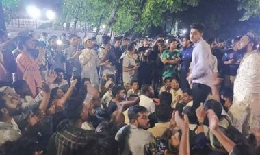 আওয়ামী লীগ নিষিদ্ধের দাবিতে যমুনার সামনে এনসিপির অবস্থান