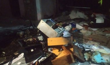 হাসিনাকে প্রধানমন্ত্রী উল্লেখ করে সংবাদ, খুলনায় পত্রিকা অফিসে ভাঙচুর