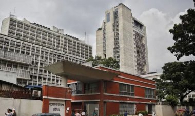 অবরুদ্ধ জনপ্রশাসন সচিব ও এপিডির দপ্তর