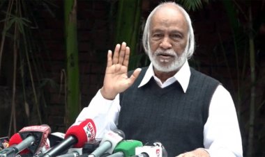 শিক্ষার্থীদের পড়াশোনায় মনোযোগ দিতে বললেন ড. মঈন খান