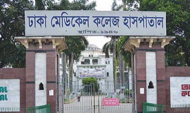 যানজটে পড়া গাড়িতে উঠে চালককে কুপিয়ে টাকা ছিনতাই