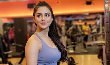 অভিনেত্রী নুসরাত ফারিয়া বিমানবন্দরে আটক নেয়া হচ্ছে ডিবি কার্যালয়ে