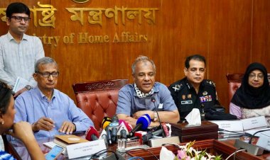 মামলা থাকায় নুসরাত ফারিয়াকে গ্রেপ্তার করা হয়েছে: স্বরাষ্ট্র উপদেষ্টা