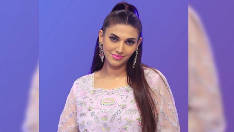 পাক-ভারত উত্তেজনা নিয়ে বার্তা দিয়ে তোপের মুখে পাকিস্তানি অভিনেত্রী