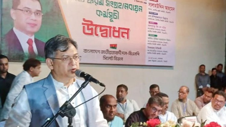 ইশরাককে শপথ না পড়ালে বৃহত্তর আন্দোলনের হুঁশিয়ারি সালাহউদ্দিন আহমেদের