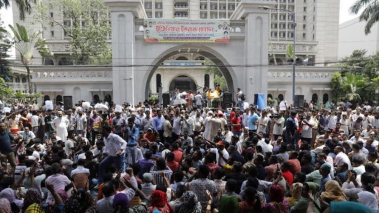 দুই উপদেষ্টার পদত্যাগ ছাড়া রাজপথ না ছাড়ার ঘোষণা ইশরাক সমর্থকদের